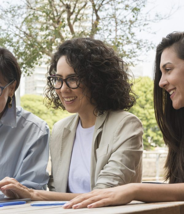 business-women-working-outside